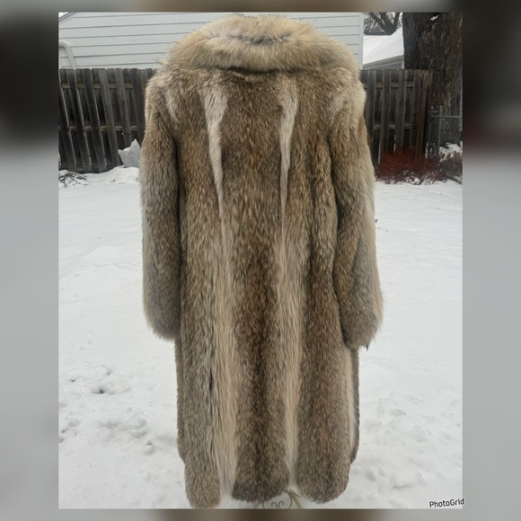 Vintage 1970’s Luxurious Full-Length Natural Coyote Fur Coat - Medium - Picture 5 of 9